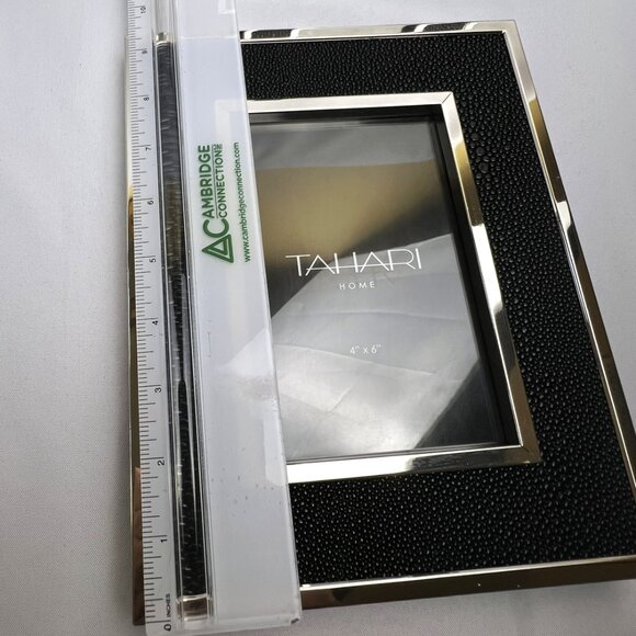 Tahari Frames Set of Four NEW Black & Silver 4x6 Photos Black Velvet Backing - Picture 11 of 11